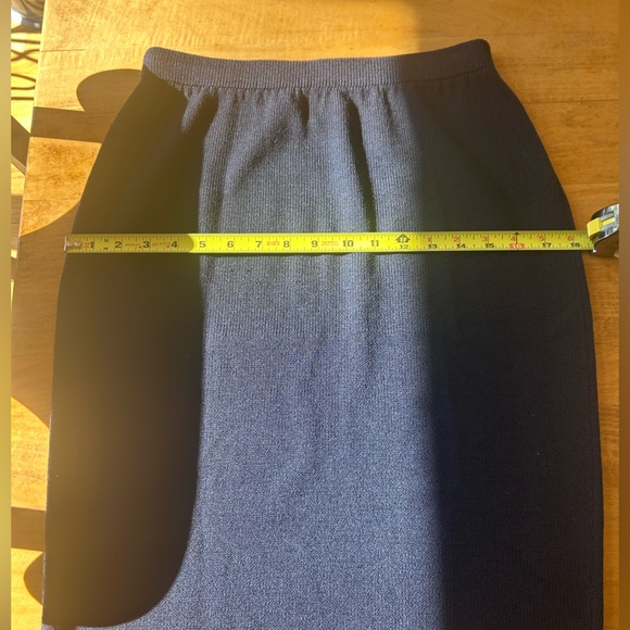 St John Collection Navy Blue Boucle Knit Pencil Skirt. Size 4 - Picture 6 of 9